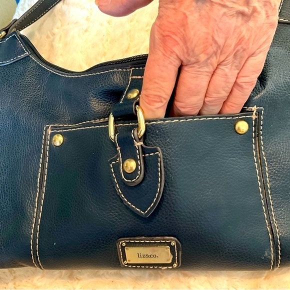 Liz Claiborne Black Pebble Leather Shoulder Bag Bucket Interior like hobo. - Picture 4 of 8